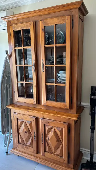 Buffet, table ronde (rallonge) et 5 chaises , View more