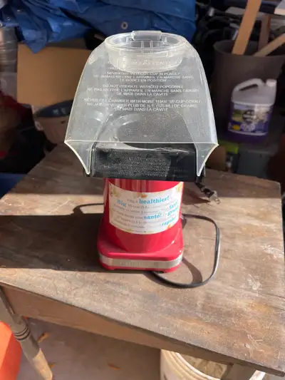 Cuisinart Popcorn maker. In good condition.