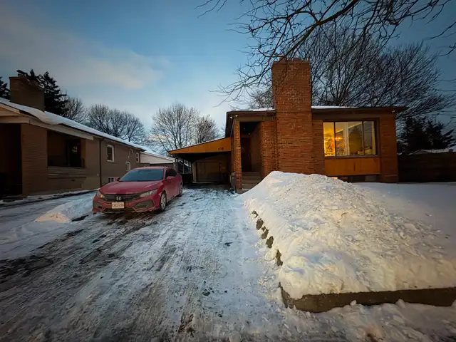 Unfurnished Private Room – Upstairs Unit in Room Rentals & Roommates in City of Toronto - Image 3