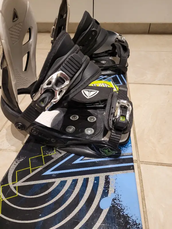 Morrow  snowboard 105 cm with Firefly  bindings in Snowboard in Calgary - Image 3