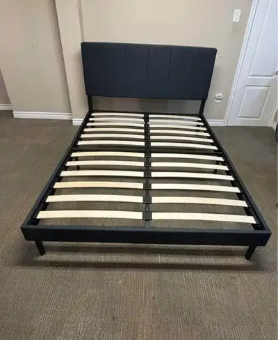 Lit double et matelas neuf, View more