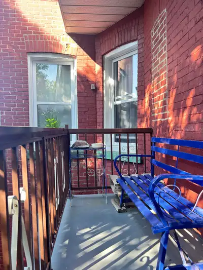 “Student-Friendly! Spacious 6 ½ in Plateau – Walk Everywhere!”