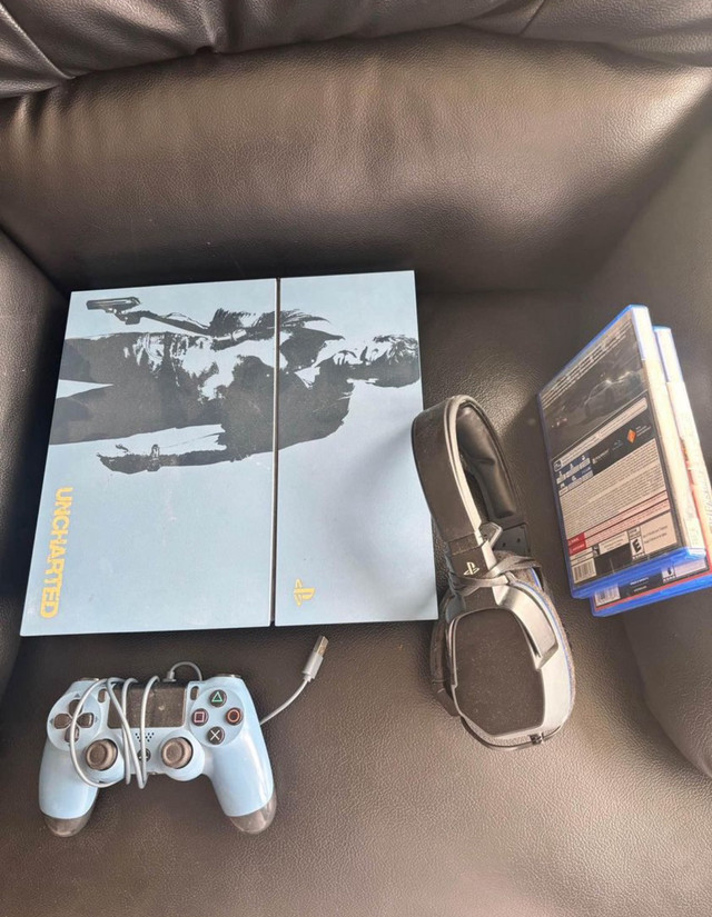 SPECIAL EDITION UNCHARTED 500GB PS4  in Sony Playstation 4 in Winnipeg