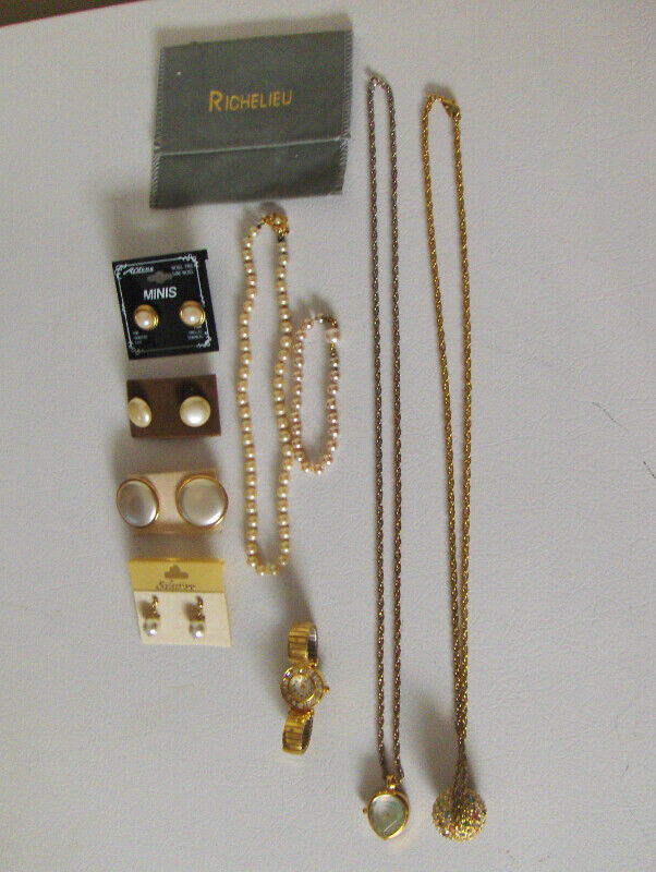 Bijoux montre bague collier boucle d’oreilles broche pendentif dans Bijoux et montres  à Longueuil/Rive Sud