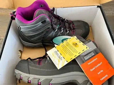 Women’s steel toe hiking boots - size 9W in Women's - Shoes in St. Albert - Image 3