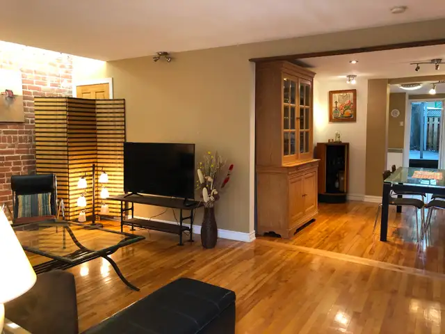 SUPERBE 4 ½ MEUBLÉ AVEC JARDINET ET COUR ARRIÈRE – LE PLATEAU