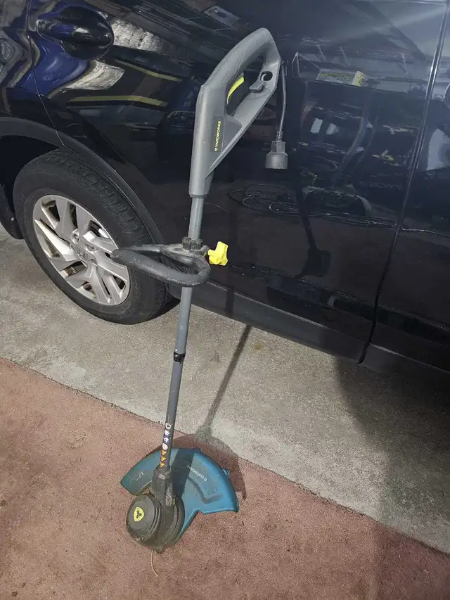 Yardworks Trimmer in Lawnmowers & Leaf Blowers in Mississauga / Peel Region - Image 3