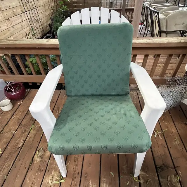 2 zipped padded washable cushions - outdoor furniture in Patio & Garden Furniture in Oakville / Halton Region - Image 3