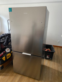 Brand New Hisense Refrigerator 31” W