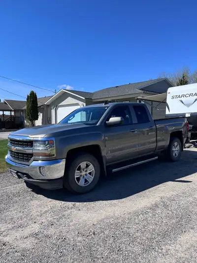 2017 Silverado LT Crew cab, automatic, 6 speed, 5.3L-V8-EcoTec3,4WD. Fully serviced in April. Winter...