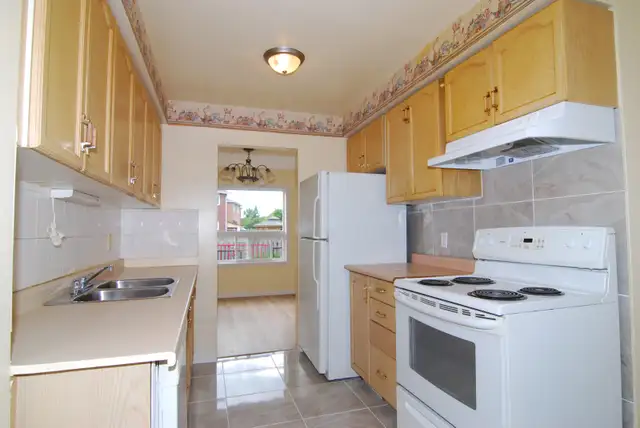 Stunning Executive 3 Bedroom House for Rent in Brampton in Long Term Rentals in Mississauga / Peel Region - Image 5