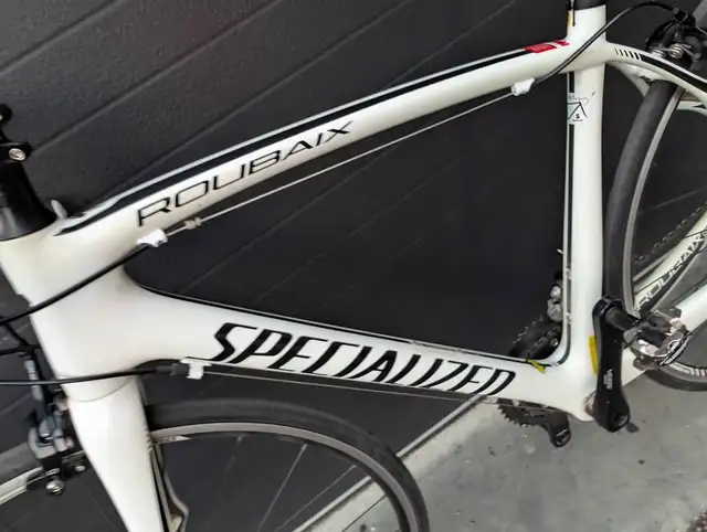 Specialized Roubaix Carbon Fibre Road Bike Small in Road in Markham / York Region - Image 9
