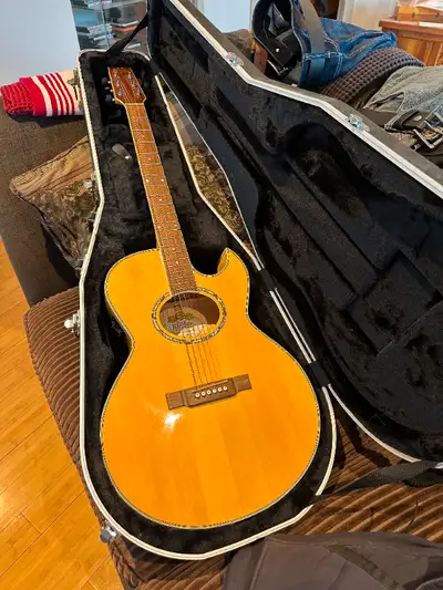 A truly beautiful guitar. Purchased new 6 years ago and literally never played, I bought simply beca...