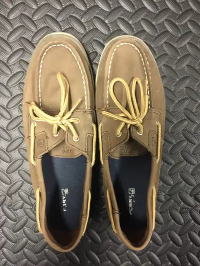 Sperry Boat Shoes Size: 6M