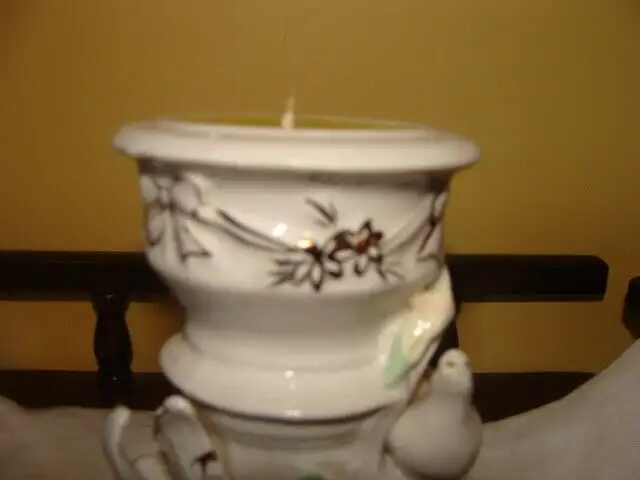 Magnifique chandelier en porcelaine in Arts & Collectibles in Laval / North Shore - Image 4