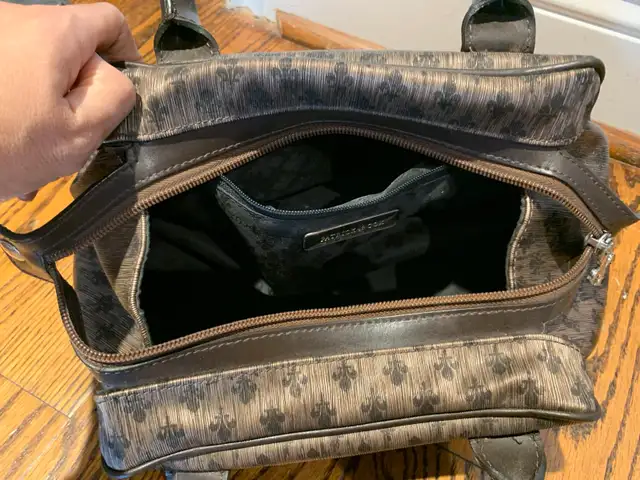 Women’s handbags in Women's - Bags & Wallets in City of Toronto - Image 7