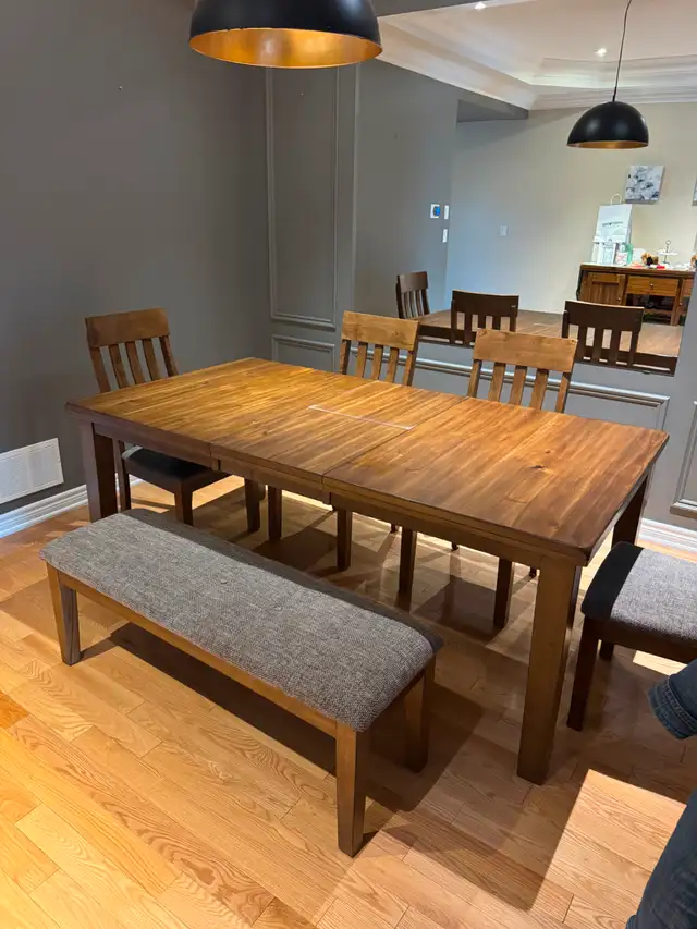 Dining Table Set and Sideboard 'Hallenden' by Ashley62863274754433123