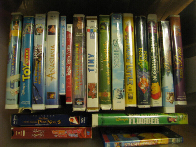 Lot de films pour enfants en vidéocassettes et dvd dans CD, DVD et Blu-ray  à Longueuil/Rive Sud - Image 2