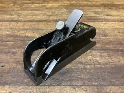 Made in England. In Excellent Used Shape and Condition!! Please Click on over to the right, View Pos...