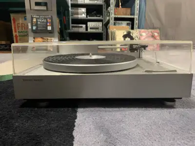 Spin your favourite vinyl records with this Harman Kardon ST-6 turntable! This vintage, used record...