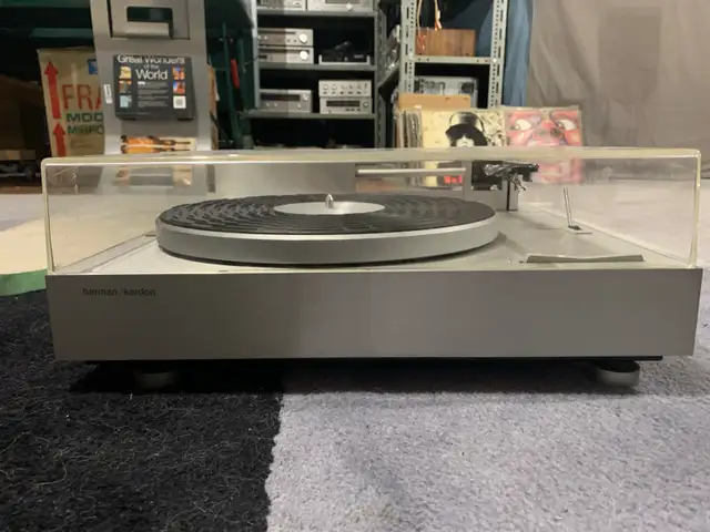 Harman Kardon ST-6 Turntable in Stereo Systems & Home Theatre in Calgary - Image 2