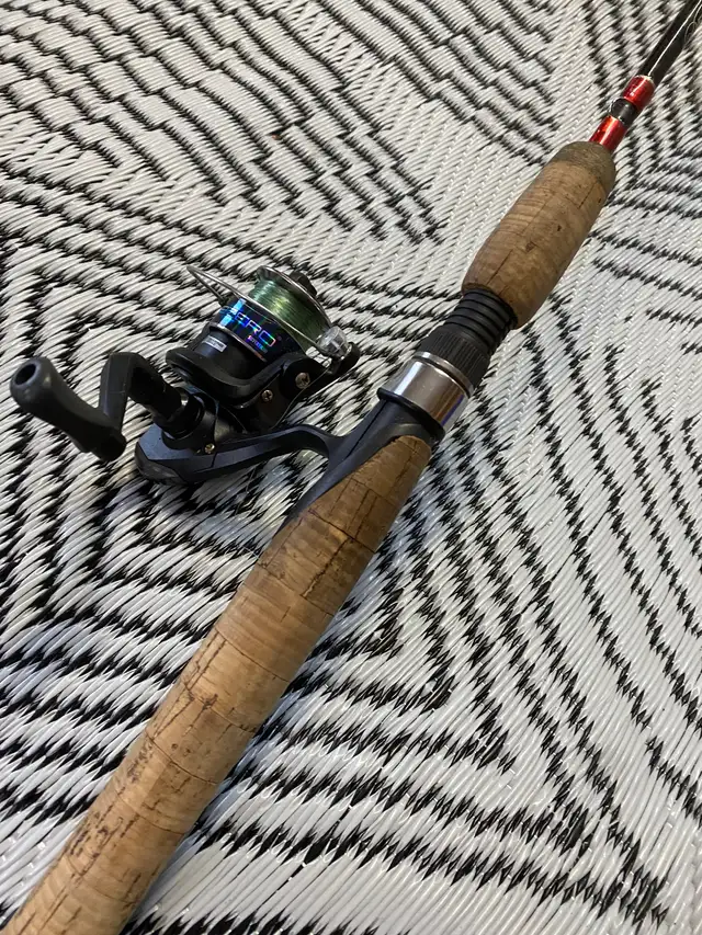 Fishing Rods and Net in Fishing, Camping & Outdoors in Muskoka - Image 4