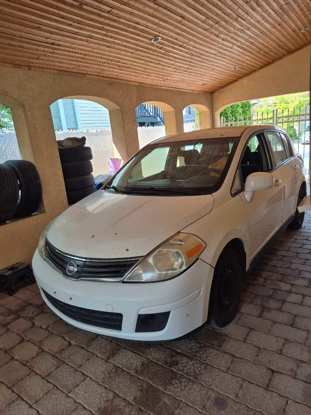 Nissan versa a vendre dans Autos et camions  à Ville de Montréal