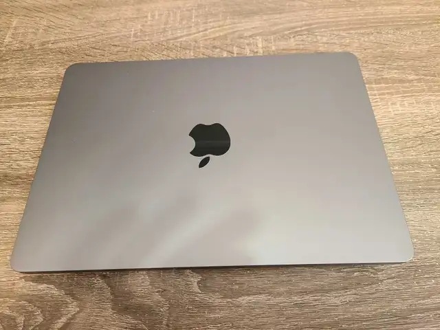 2024 MacBook Air a3113 + Extras477741576535429124