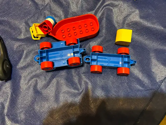 Lego Duplo Boat Trailer 2625 in Toys & Games in Winnipeg - Image 5