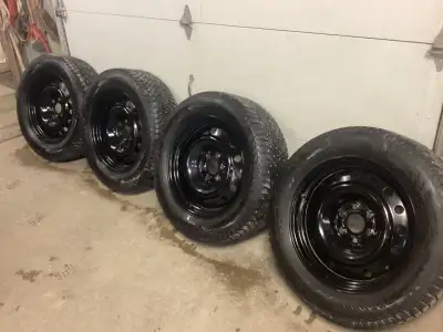 P275/55r20 Nokian Hakkapalita Studded tires, on 6x139.7 wheels, fits sierra , Silverado and ram. 9an...
