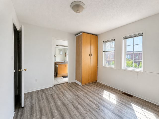 Student Room Rent wt PRIVATE BATHROOM/SHOWER at York University in Room Rentals & Roommates in City of Toronto - Image 6