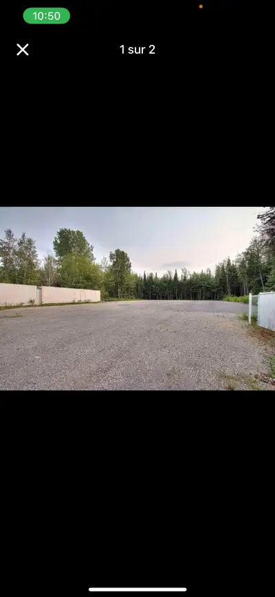 STATIONNEMENT A LOUER POUR -ROULOTTE -VR -BATEAU -TRAILER EN AUTRE GRAND TERRAIN -ENTIÈREMENT CLÔTUR...