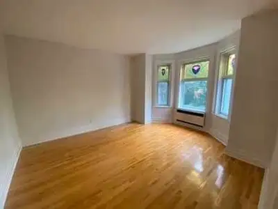 Spacious 5 1/2 Metro Snowdon