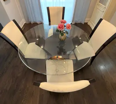 Dining table , Voir plus