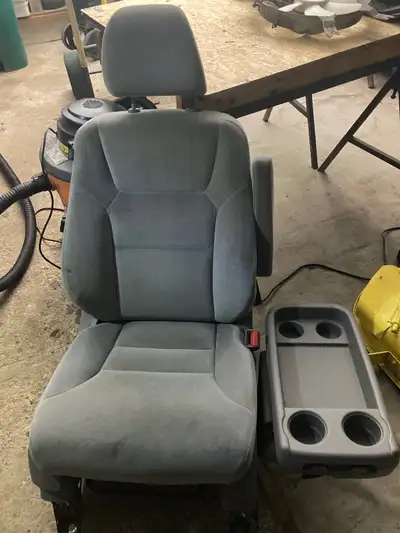 Front and mid row seats from a 2008 Honda Odyssey. Including the small center seat for 2nd row. Seat...