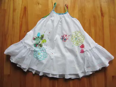 CATIMINI Belle robe 4 ans comme neuve, View more