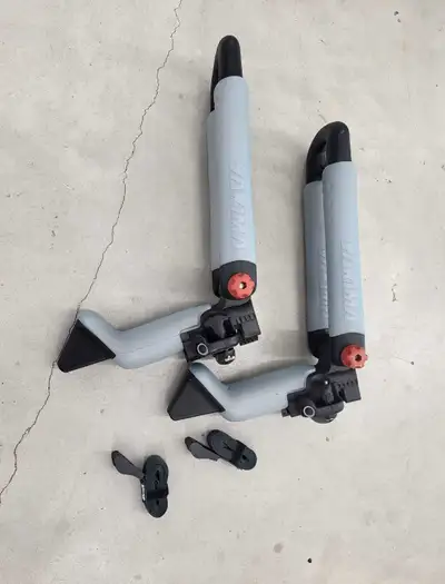 Selling Yakima Bowdown kayak racks in immaculate condition with universal mount and tie down straps...