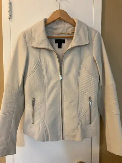 Beautiful leather jacket, only worn on three times. In perfect condition, just has one very small sl...