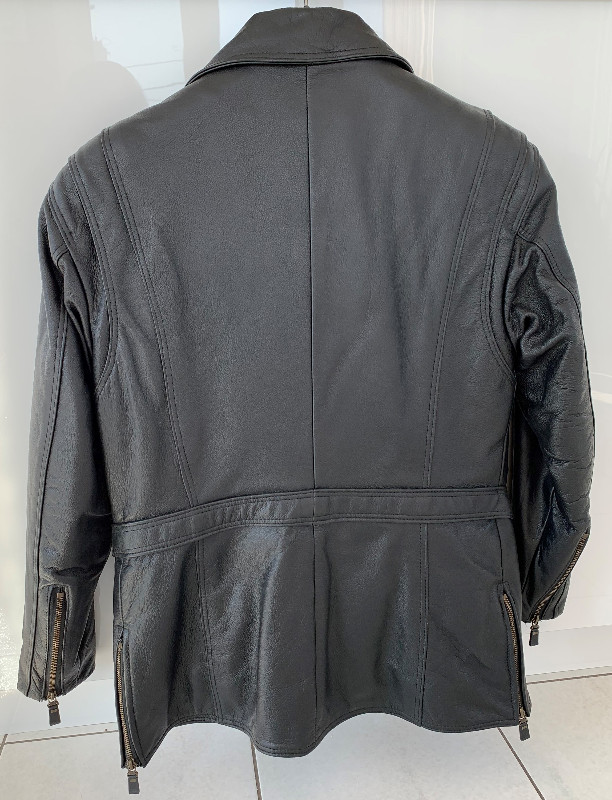 Classic Leather Jacket - Veste en cuir - Size / Taille 16 dans Femmes - Hauts et vêtements d'extérieur  à Ville de Montréal - Image 2