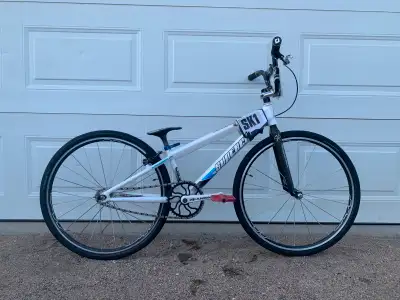Supercross cruiser bmx Size expert Very light weight and built for racing: Answer carbon scythe fork...