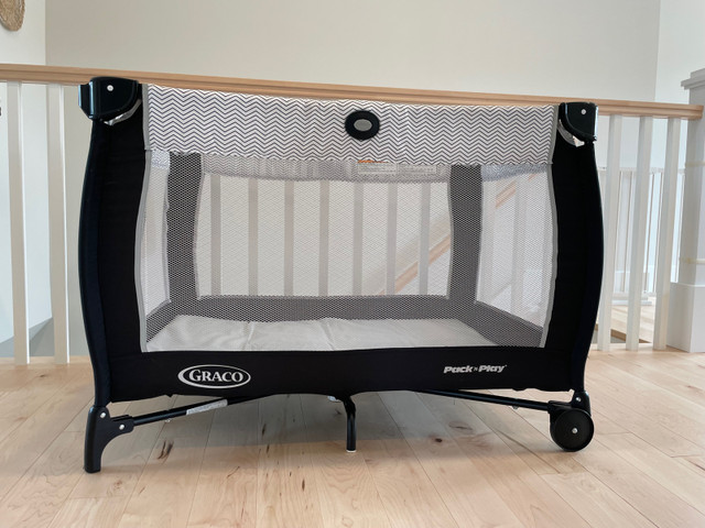 Graco Pack n Play with change station - Very Good Condition in Playpens, Swings & Saucers in Gatineau