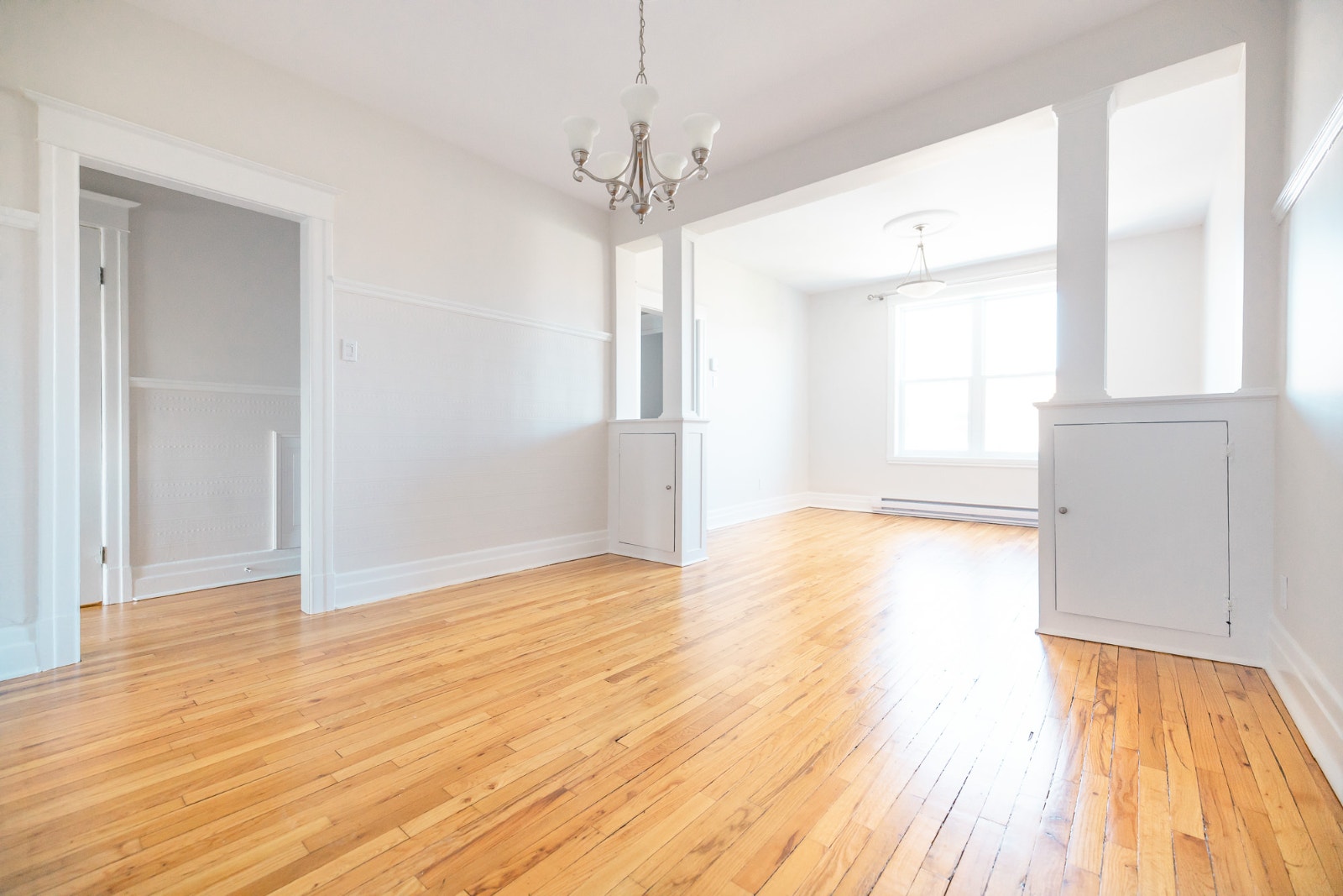 Large Top Floor 2-BR - Grand 2-Chambre au Dernière Étage — photo 3