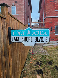Lake Shore Street Sign