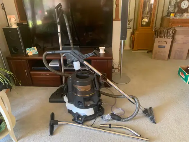 Rainbow Vacuum Cleaner in Vacuums in Winnipeg - Image 3