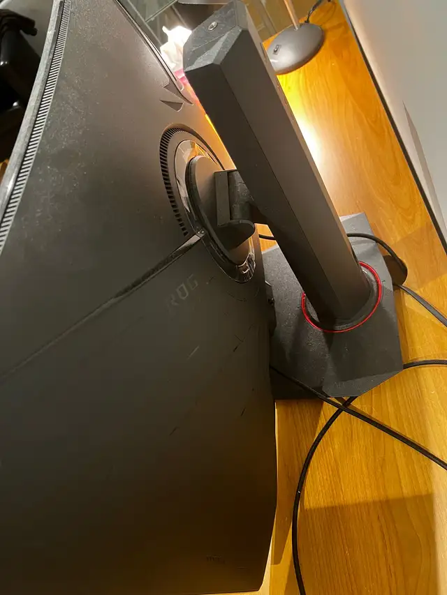 Asus ROG 32 inch 1440p curved monitor in Monitors in Markham / York Region - Image 3