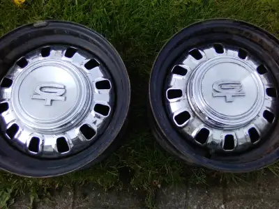 2 rims 150$ chaque 2 contour flange avec égratignures 15$ chaque 2 center cap GT 50$ chaque 1 bumper...