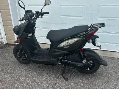 Superbe scooter Yamaha BW’s 49cc Année 2015 Seulement 2024 km Super propre Aucune modification Appar...