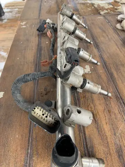 2.0 litre injectors work great. Paid 3800 for new injectors on the new engine Ford engine 4 cylinder