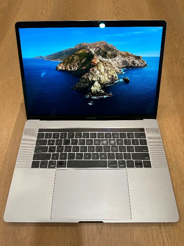 15-inch MacBook Pro 2018, i9, 32GB, 1TB in Laptops in Calgary