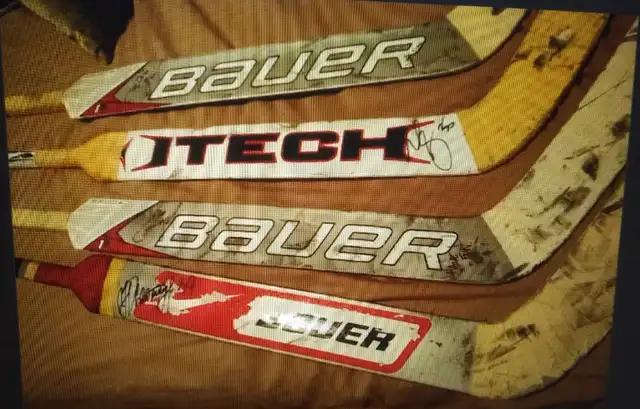 Leafs Game Used Hockey Sticks  +  Puck +pins in Arts & Collectibles in City of Toronto - Image 4